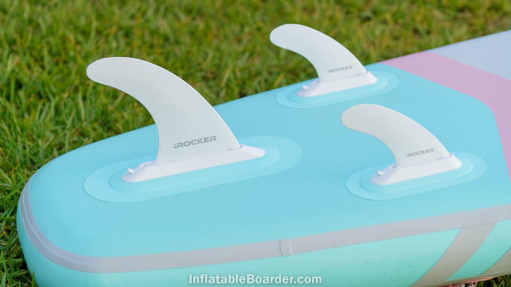 The one large and two small quick-attach tool-less fins are white and sport the iROCKER logo.