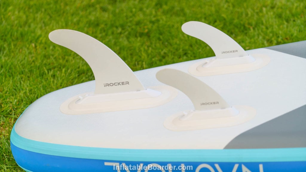 The one large and two small quick-attach tool-less fins on the bottom of the board are white with the iROCKER logo.