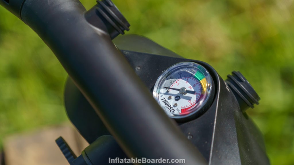 The pump's pressure gauge goes from 0 - 30 psi (0-2 bar) and has colored target areas.