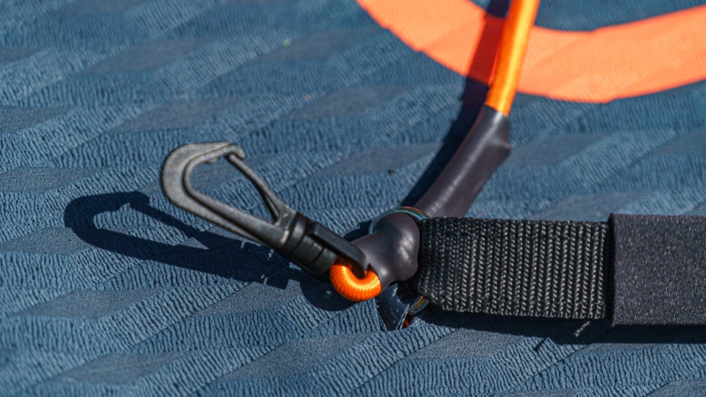 The cargo bungies can be unclipped and removed.